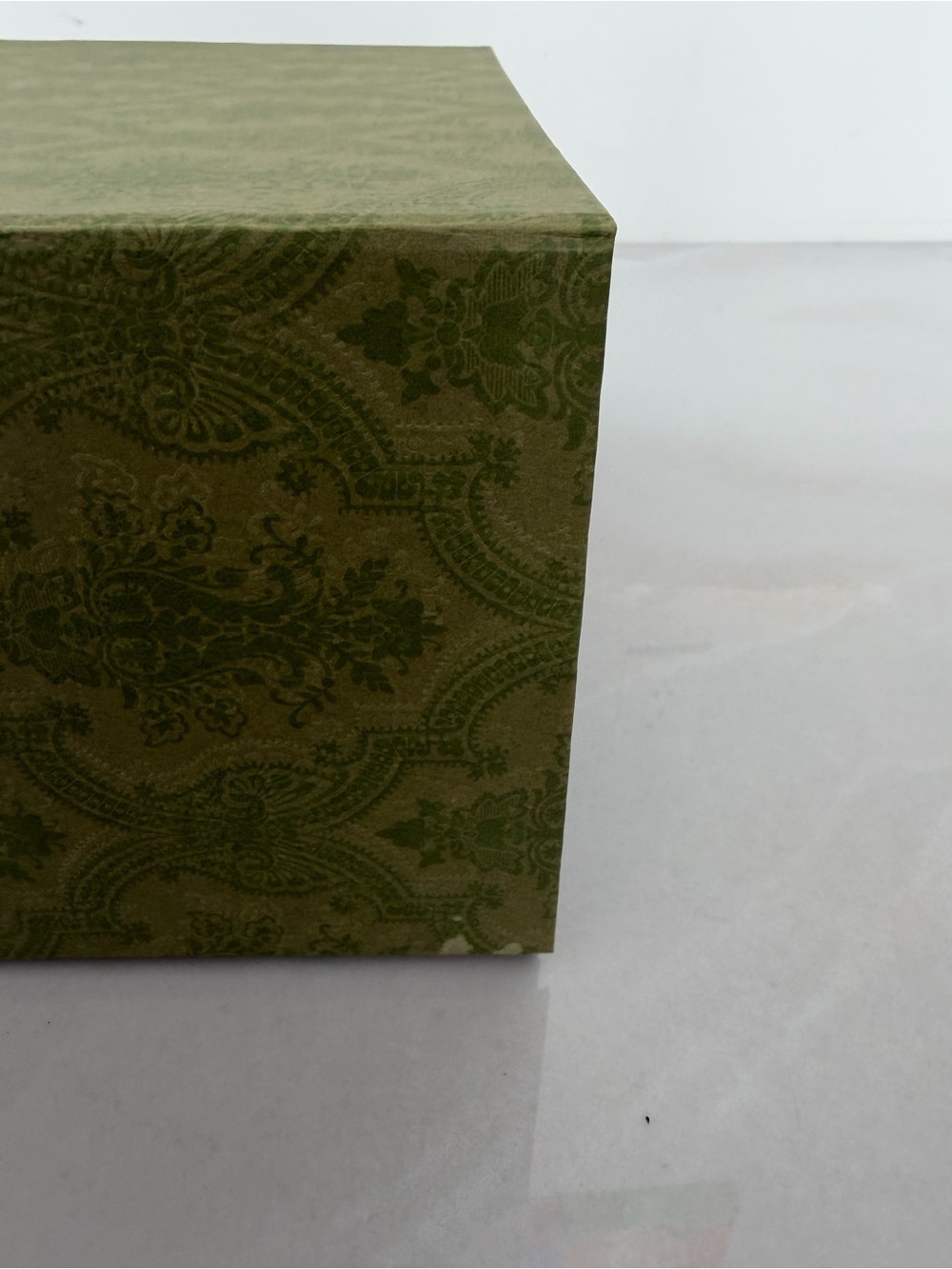 Gucci Large Green Magnetic Close Gift Box with Logo Ribbon - Picture 7 of 14
